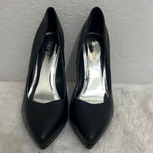 Report Tashi Platform Pumps Black